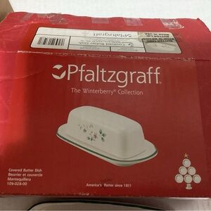 Pfaltzgraff The Winterberry Collection Butter dish